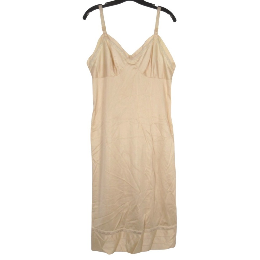 VTG PINEHURST Silky NYLON Champagne FLORAL LACE TRIM A-Line SLIP/LINGERIE Sz 38